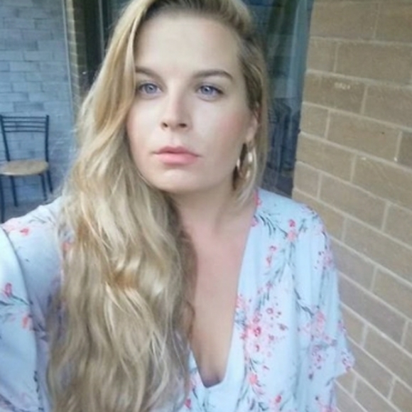 Meet your Posher, Stephanie - Picture 6 of 8